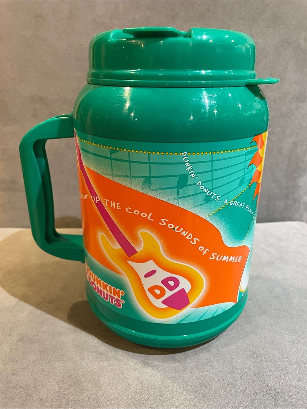 Vintage Dunkin Donuts 64oz Green Retro Insulated Drink Jug Collectable **FLAW**